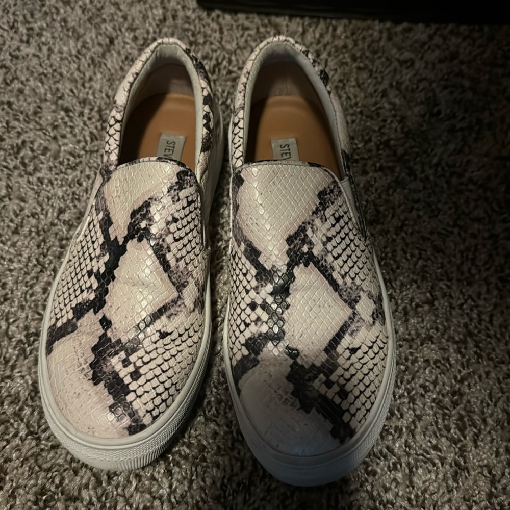 Steve Madden slip on shoes